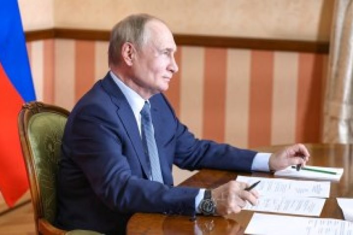 2025-07-16T182023Z_960096558_RC2TNFATDEZ3_RTRMADP_3_RUSSIA-PUTIN