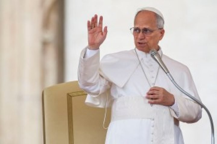 2025-12-23T203246Z_1_LYNXMPELBM0V6_RTROPTP_4_POPE-AUDIENCE