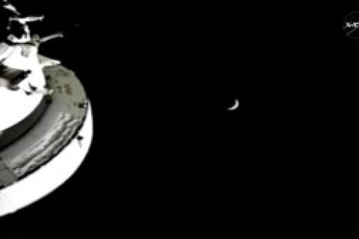 2026-04-06T234251Z_333180253_RC2ZJKA4KM79_RTRMADP_3_SPACE-MOON-ARTEMIS