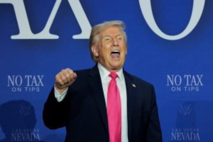 2026-04-17T005646Z_1788868276_RC2OQKAPGC8W_RTRMADP_3_USA-TRUMP