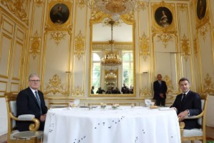 2026-04-17T110056Z_459875558_RC2YQKAMY1NI_RTRMADP_3_IRAN-CRISIS-FRANCE-BRITAIN