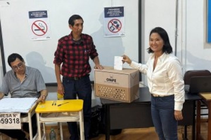 2026-04-20T214254Z_1_LYNXMPEM3J17X_RTROPTP_4_PERU-ELECTION