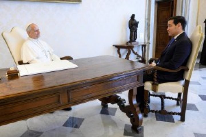 2026-05-07T165004Z_1_LYNXMPEM461AY_RTROPTP_4_USA-POLITICS-RUBIO-POPE
