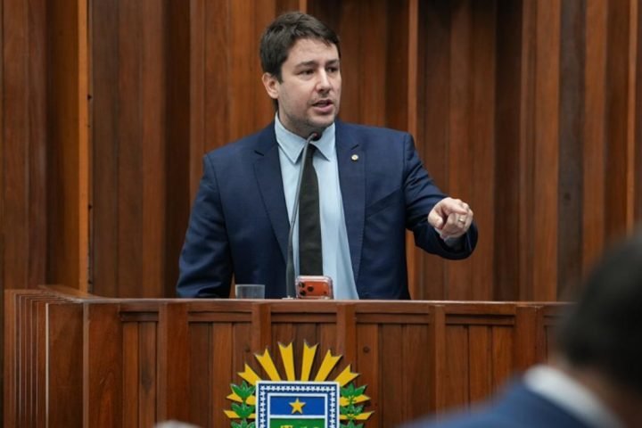 Deputado critica burocracia, falhas de infraestrutura e falta de planejamento —