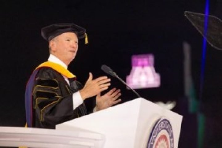 260515_Commencement_2026_Schmidt.jpg-Chris-Richards-Comunicacao-Universitaria