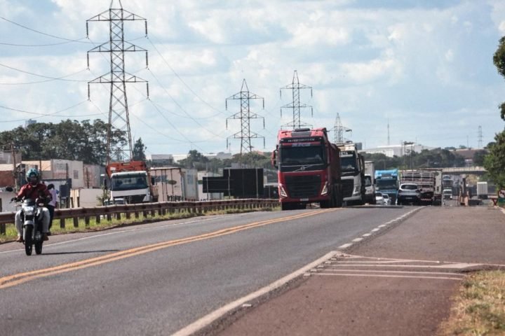 Motoristas devem planejar a viagem antes de pegar a estrada. — Foto: Motoristas