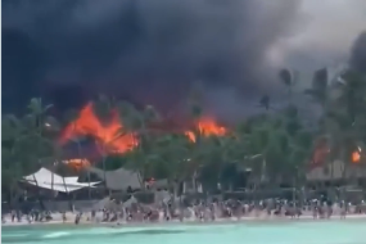 Incêndio de grandes proporções atingiu um resort em Bayahibe, na província de La