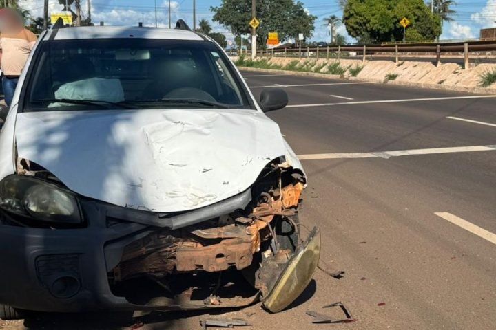 Foto: Motorista que dormiu estava na Fiat Strada. (Foto: Léo França, Midiamax)