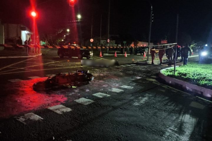Foto: Acidente aconteceu na noite de domingo, na Avenida Fábio Zahran. (Leitor M