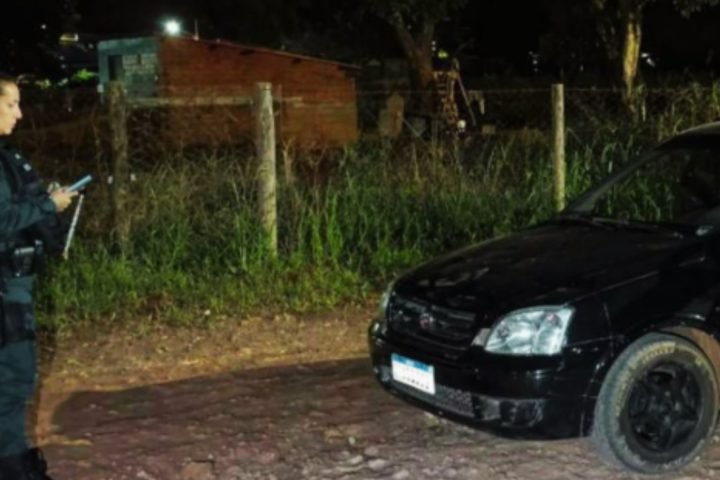 Foto: Menor foi flagrado conduzindo o veículo. (Reprodução, 9bpmcg)