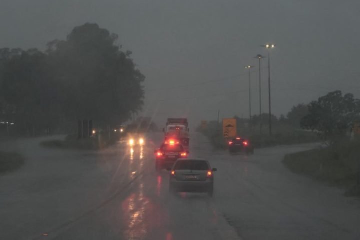 Chuva em Campo Grande na última sexta-feira (8). — Foto: Chuva em Campo Grande n