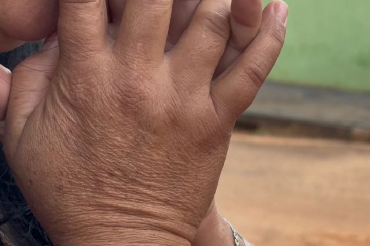 Mãe de Maykelly ainda tenta assimilar o ocorrido. (Foto: Leonardo de França, Jor