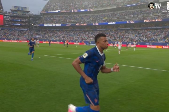 Franca-Chuva-Iraque-Copa-2
