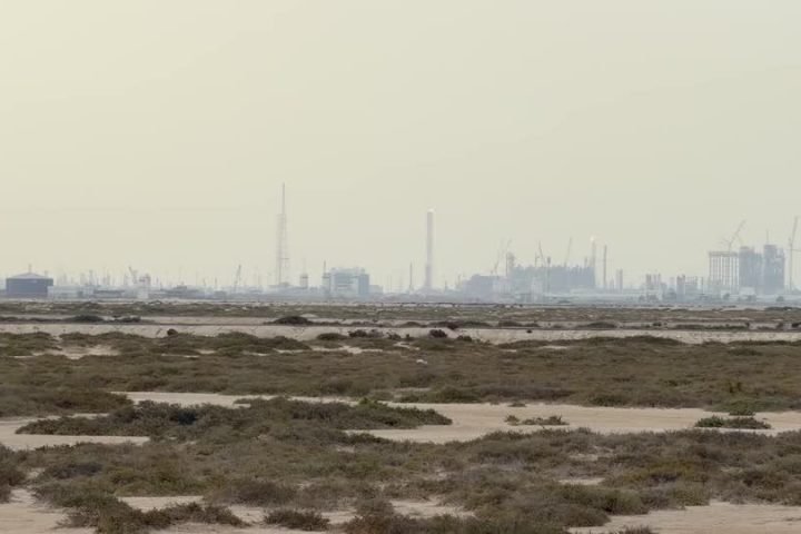 Instalacoes-de-producao-de-gas-natural-liquefeito-GNL-da-QatarEnergy-na-cidade-industrial-de-Ras-Laffan