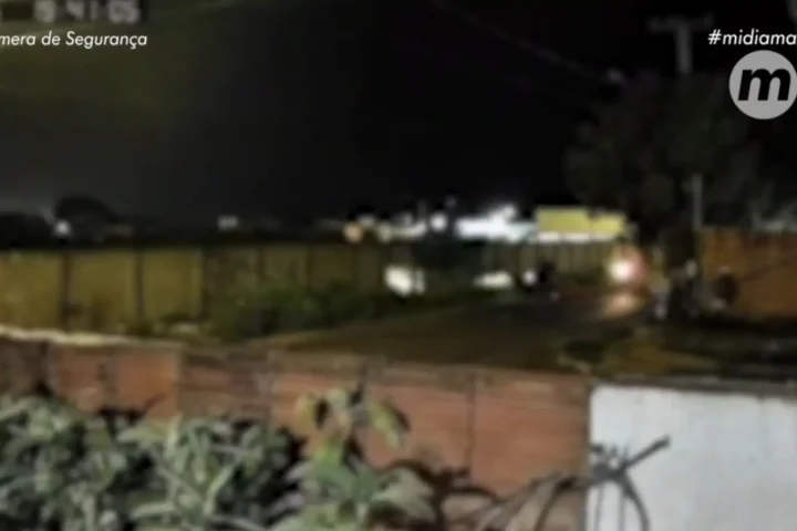 Foto: Paredes da casa ficaram com marcas de bala. (Foto: Fala Povo Midiamax)