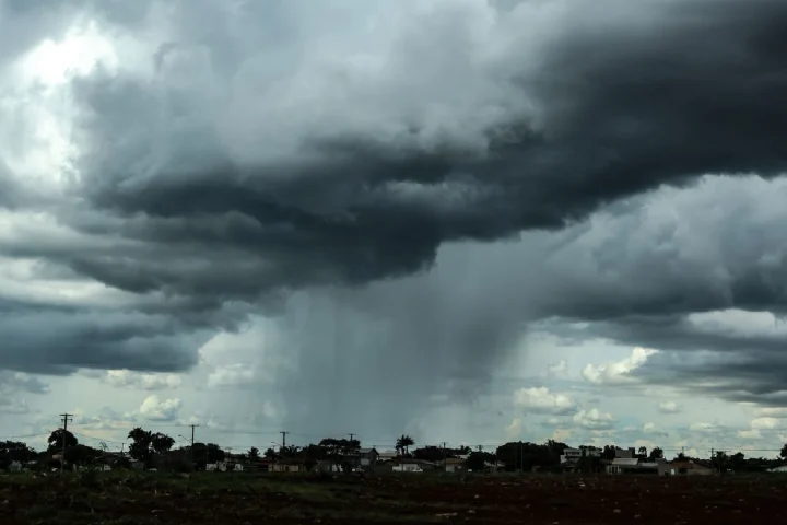 Tempestade em MS. (Foto: Henrique Arakaki, Jornal Midiamax)