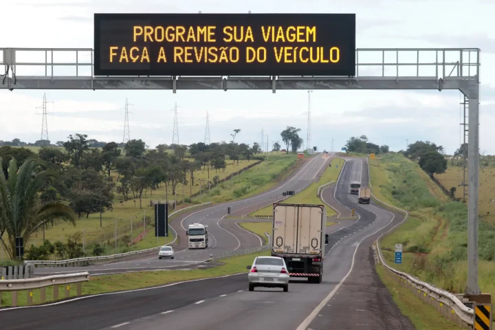 Concessionária realiza a Operação Dia do Trabalhador — Foto: Concessionária real