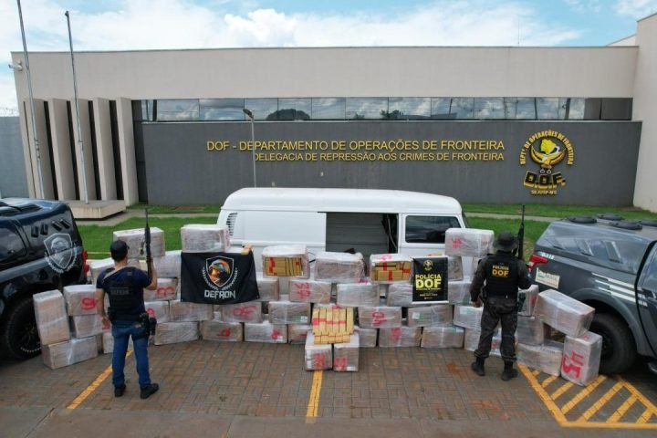 Foto: Duas toneladas de maconha avaliada em R$ 4,1 milhões - Foto: Divulgação/ D