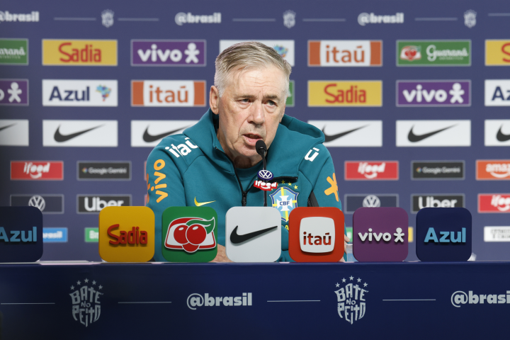 Carlo Ancelotti concede entrevista coletiva na Granja Comary — Foto: Carlo Ancel