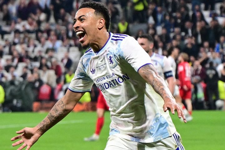 Youri Tielemans abriu o placar na final da Europa League entre Freiburg x Aston