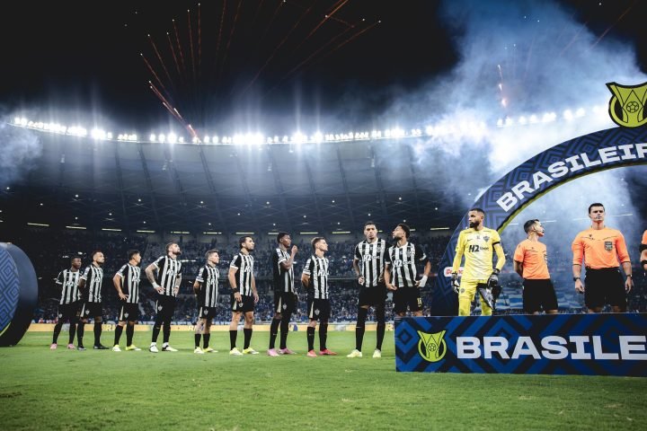 Jogadores do Atlético em partida do Brasileirão — Foto: Jogadores do Atlético em