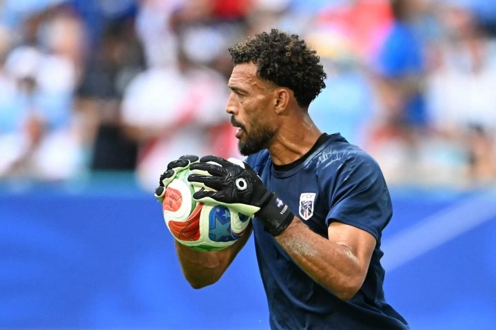 autorizado-a-usar-apelido-na-camisa-vozinha-pode-desistir-de-atuar-no-colo-colo-entenda
