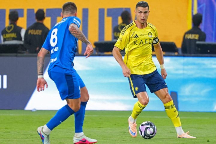 Cristiano Ronaldo em ação pelo Al-Nassr contra o Al-Hilal, pelo Campeonato Saudi