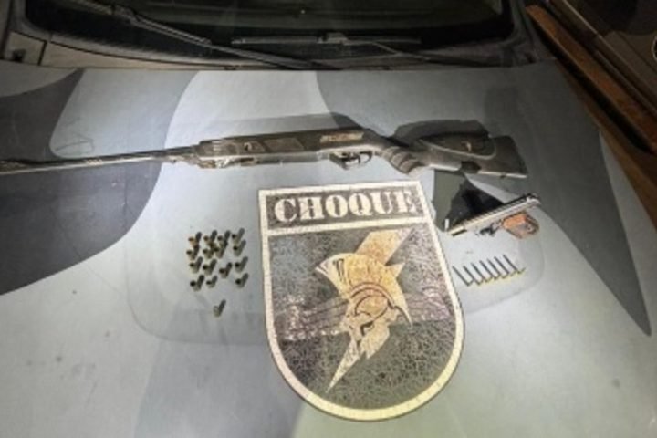 Uma das armas apreendidas — Foto: Uma das armas apreendidas (divulgação/PM/Choqu