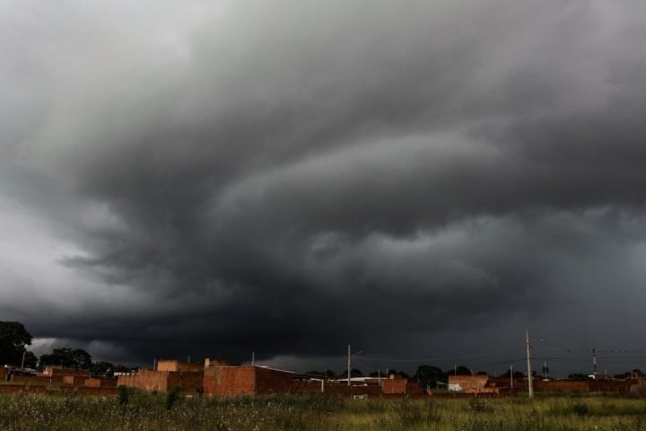 Chuva em Campo Grande. (Henrique Arakaki, Jornal Midiamax) — Foto: Chuva em Camp