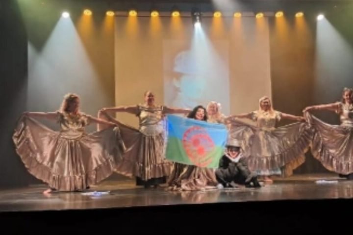 Encontro com dança cigana — Foto: Encontro com dança cigana (Reprodução, Estúdio