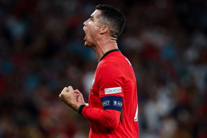 Cristiano Ronaldo na partida de Portugal e Escócia pela fase de Grupos da Liga d