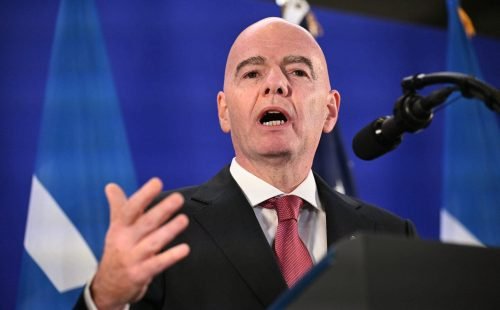 conmebol-se-posiciona-sobre-plano-de-vender-acoes-da-fifa-futebol-primeiro