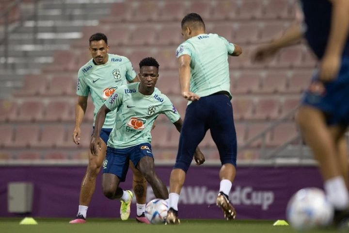 Vini Jr participou de coletiva e do treino da seleção nesta quarta-feira (7) — F