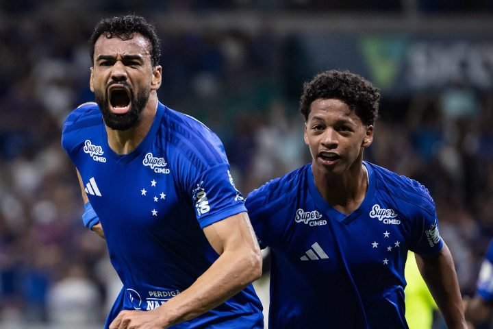 cruzeiro-vence-o-remo-e-sobe-na-tabela-do-brasileirao-antes-de-classico
