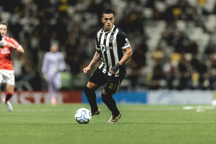 cuello-analisa-nova-funcao-no-atletico-e-abre-o-jogo-sobre-individualismo-tomada-de-decisao