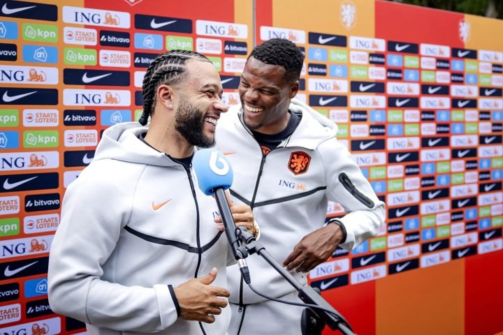 Memphis Depay durante atividade da seleção da Holanda em Zeist — Foto: Memphis D