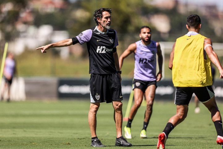 Foto: Eduardo Domínguez treino cidade do galo (Foto: Pedro Souza / Atlético)