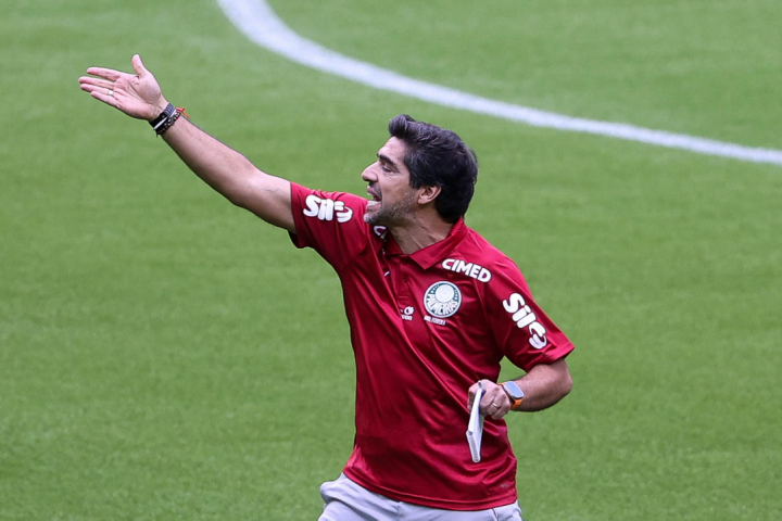 domingo-e-guerra-palmeiras-muda-o-foco-para-o-classico-e-auxiliar-alfineta-corinthians