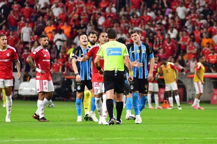 dublador-revela-falas-em-polemica-em-internacional-x-gremio