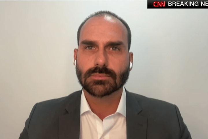 Foto: Carlos Bolsonaro ameaça listar membros do PL que "não apoiam" Flávio