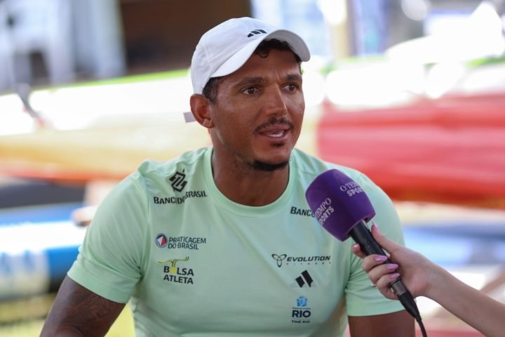 Foto: Isaquias Queiroz com a esposa Laina Guimarães e o filho Sebastian | Flávio