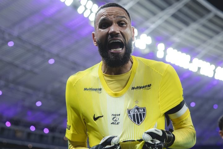 Éverson comemora contra o Ceará — Foto: Éverson comemora contra o Ceará (Foto: P
