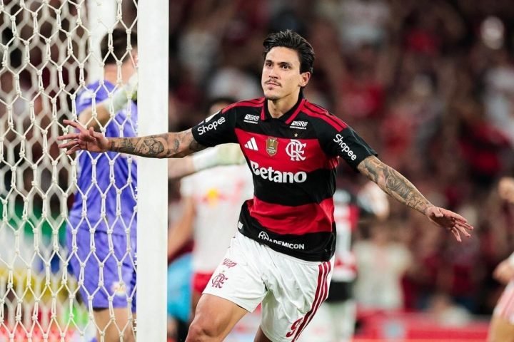 flamengo-vence-bragantino-e-abre-vantagem-para-o-palmeiras-na-lideranca-do-brasileirao