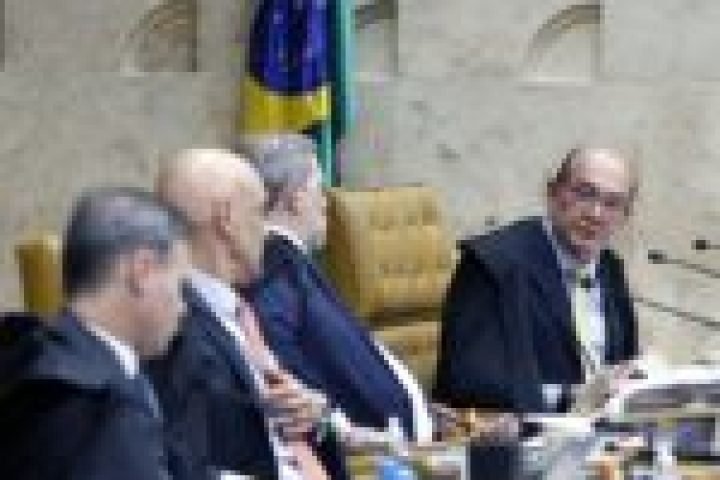 gilmar-mendess-decano-do-stf-ao-lado-de-ministros-150x150-1