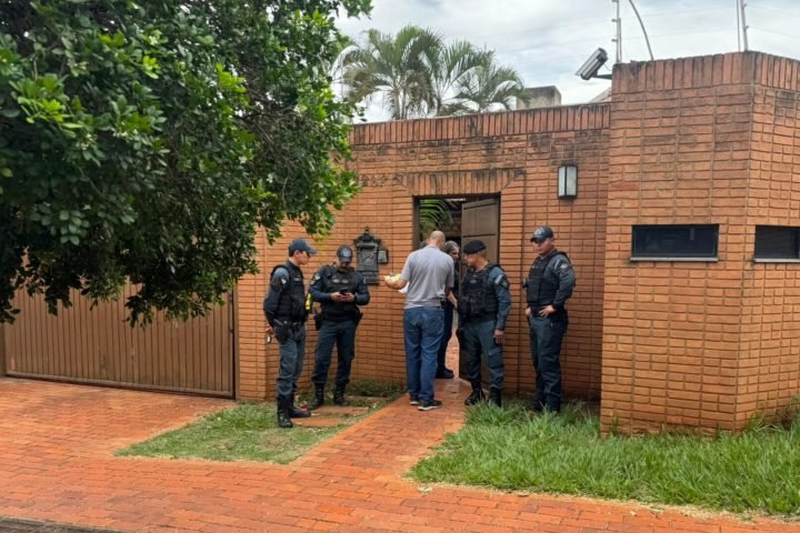 Ex-prefeito de Campo Grande se apresentou na delegacia após os fatos. — Foto: Ex