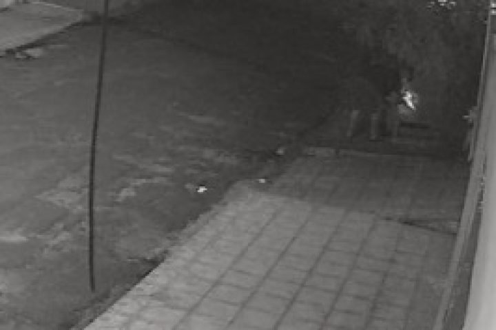 Homem registrado em câmera de segurança — Foto: Homem registrado em câmera de se