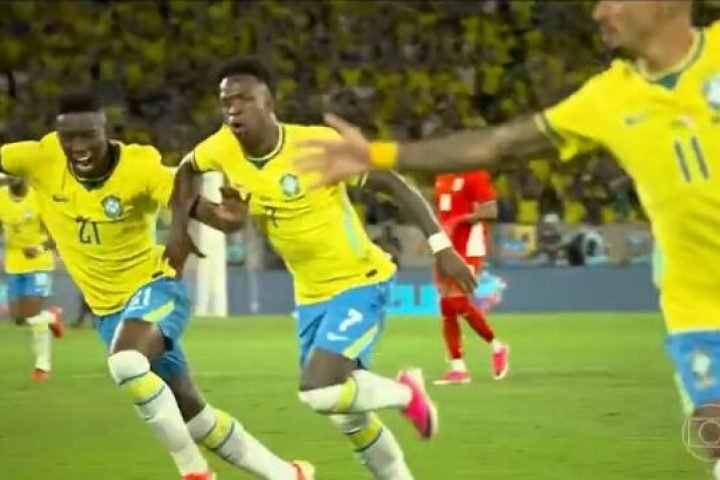 Jogadores da seleção brasileira no jogo contra o Marrocos. — Foto: Jogadores da