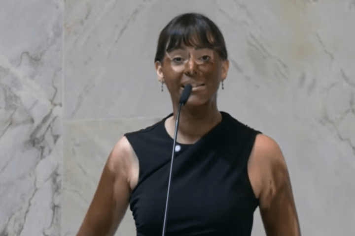 Foto: Deputada estadual Fabiana Bolsonaro na tribuna da Alesp (Assembleia Legisl