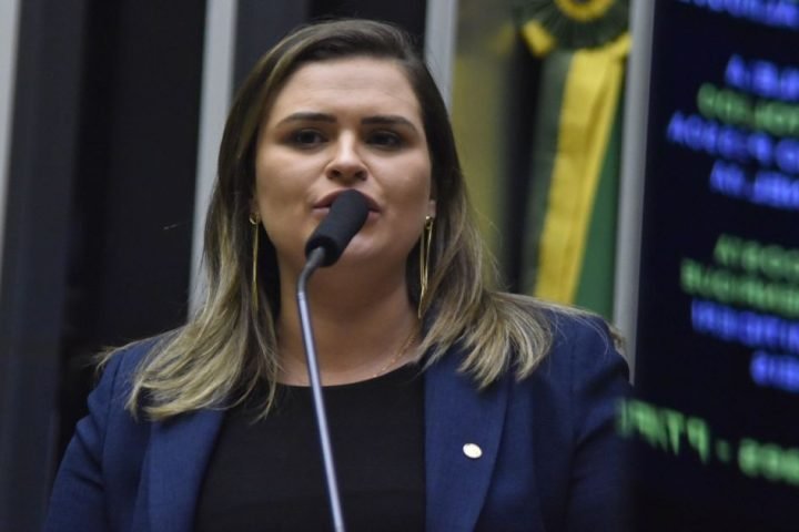Foto: Deputada Marília Arraes (Solidariedade-PE) durante sessão na Câmara • Zeca