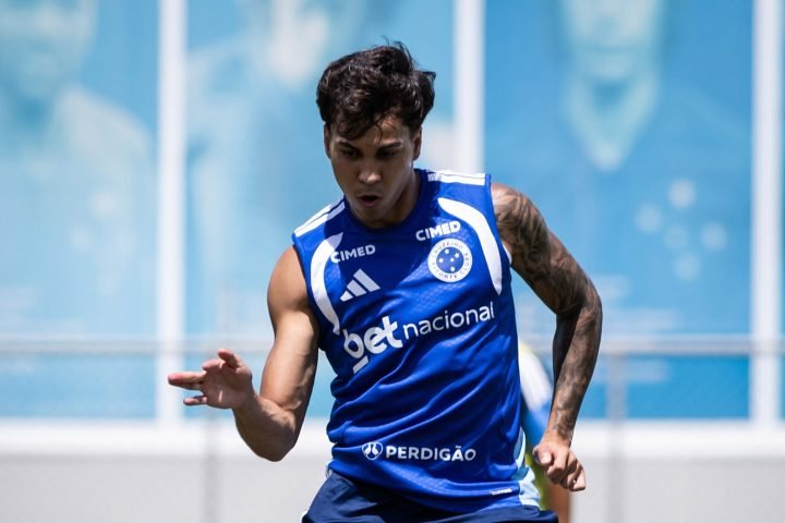 kaio-jorge-vai-a-campo-mas-deve-ser-desfalque-no-cruzeiro-contra-o-athletico-pr